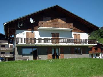 Gîte pour 8 personnes, avec terrasse à Cohennoz