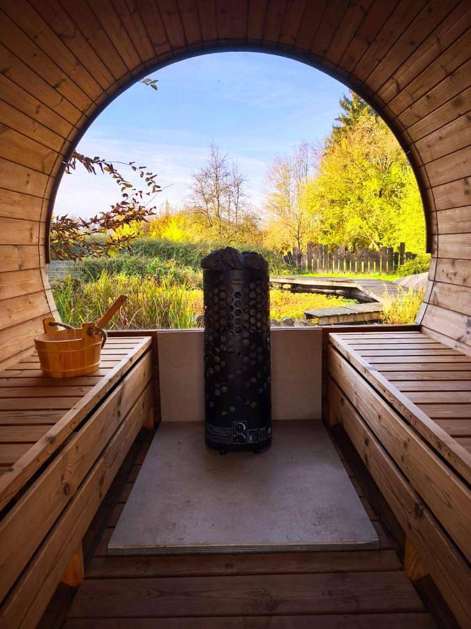 Gîte pour 4 personnes, avec terrasse et jardin ainsi que vue et sauna à Couvin - 2