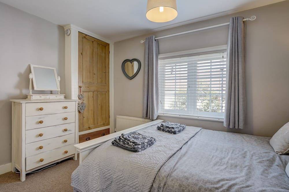 April Cottage | Charming Coastal Cottage Near the Beach in Winterton-on-Sea in Great Yarmouth, The Broads