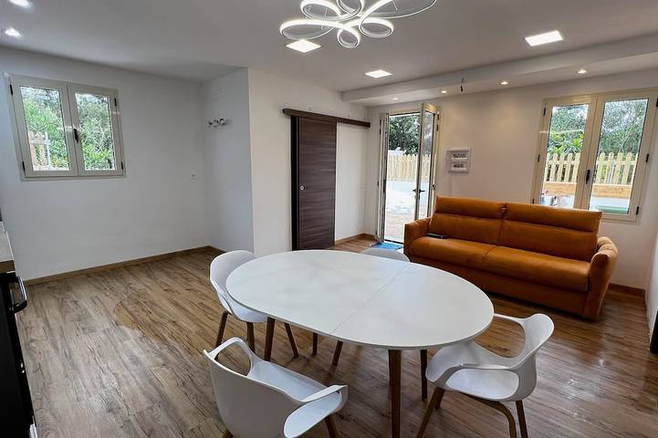 Location de vacances pour 6 personnes, avec jardin dans Portixeddu