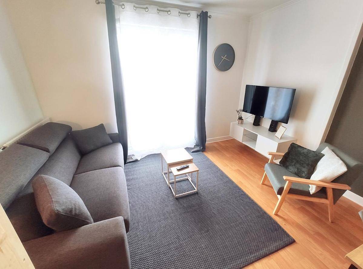 Appartement entier, Two-Bedroom Apartment in Champs-sur-Marne, Seine-et-Marne