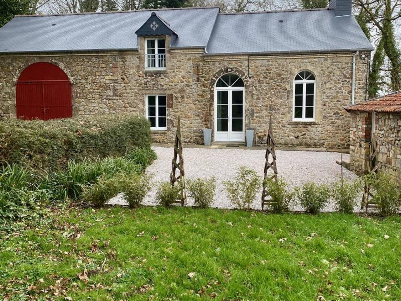 Encantadora casa renovada cerca de playas con jardín privado in Rauville-la-Bigot, Côte de la Déroute