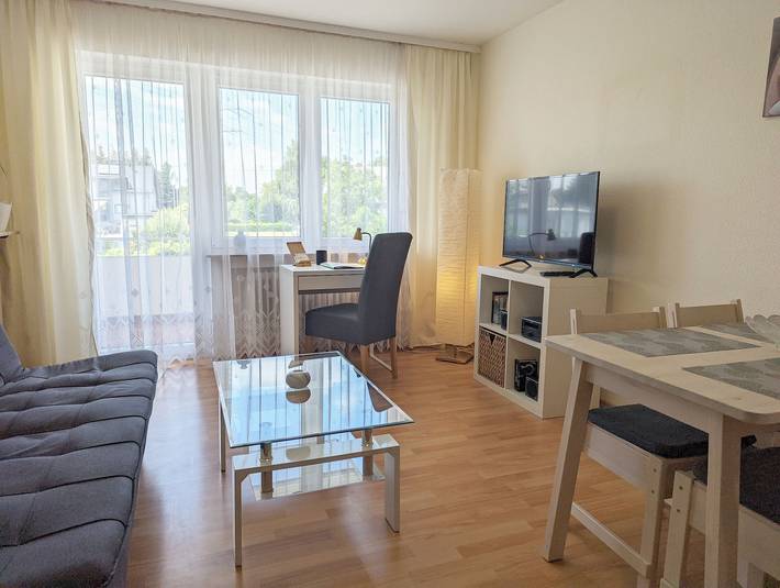 Appartamento intero, Appartamento 'Haus Abendsonne Obergeschoss Klein' con terrazza comune, balcone e Wi-Fi in Wallersheim, Koblenz