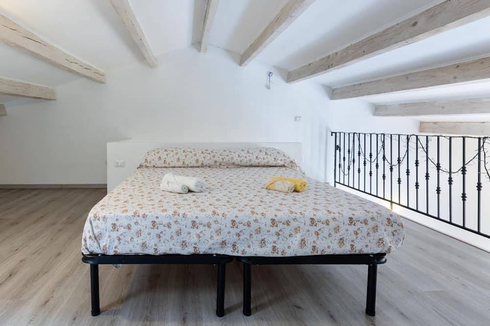 Ganze Wohnung, Guesthost- Bright Apartment 250meters from the Sea in Carloforte, Carbonia-Iglesias Provinz