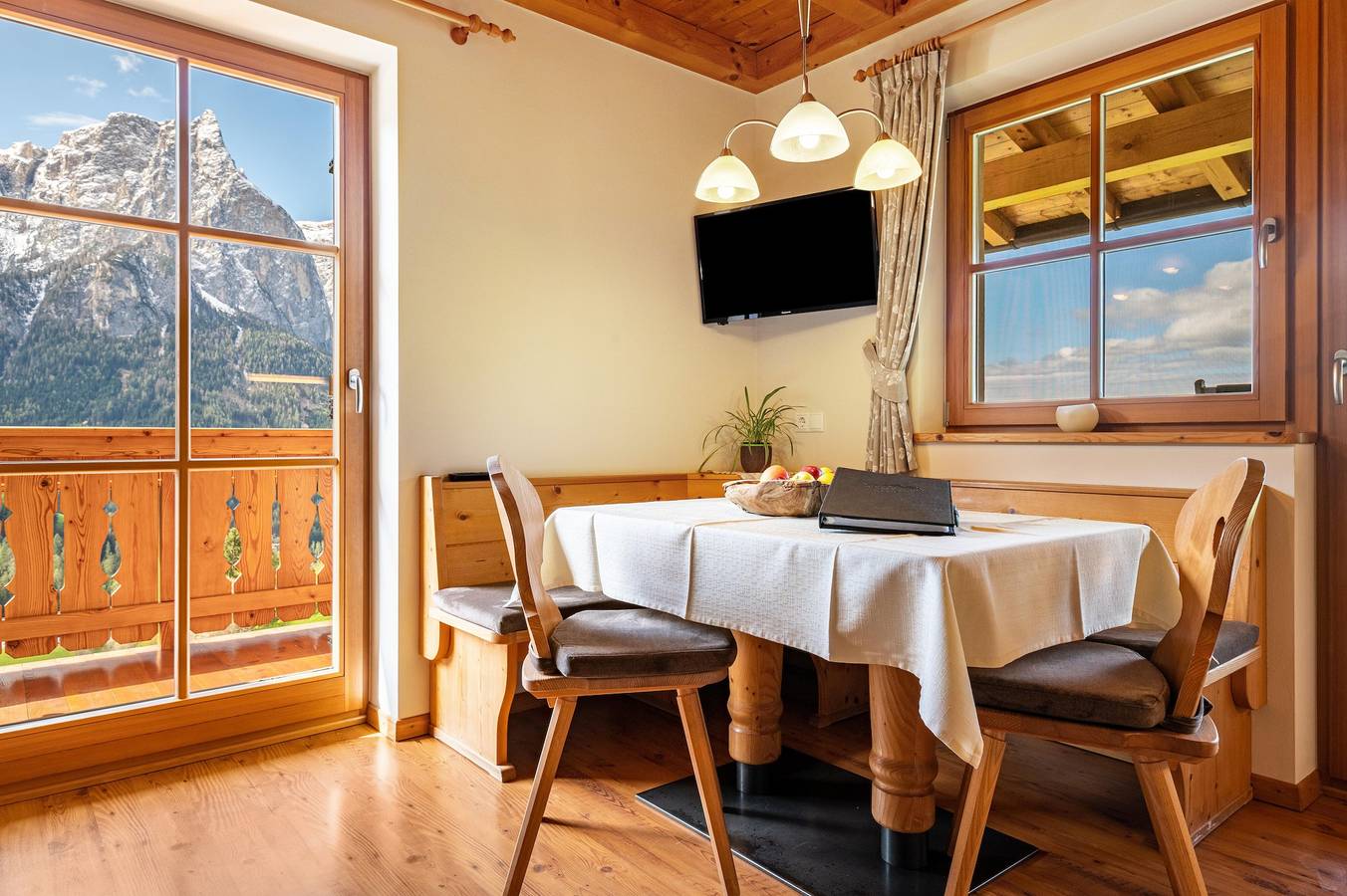 Ganze Wohnung, Ferienwohnung 'Ronsolhof Santner' mit Bergblick, Gemeinschaftsgarten und Wlan in Seis am Schlern, Kastelruth