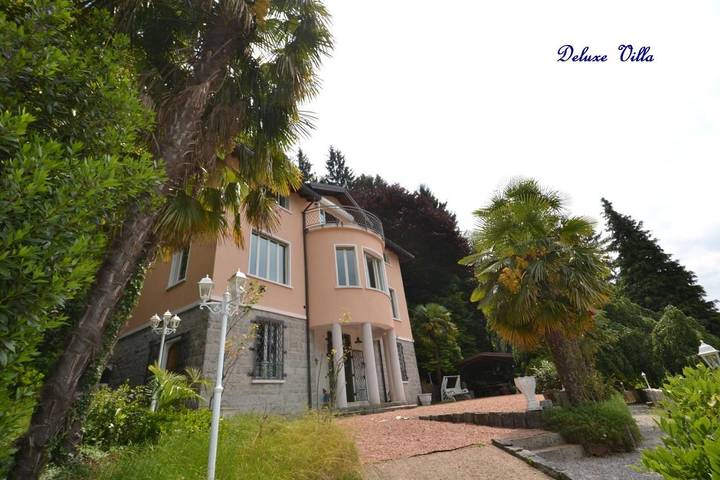 Villa für 9 Personen, mit Seeblick und Ausblick sowie Garten, mit Haustier in der Schweiz - 2