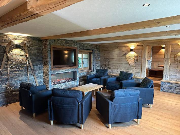 Ferienhaus für 6 Personen, mit Terrasse und Whirlpool sowie Garten in Grindelwald