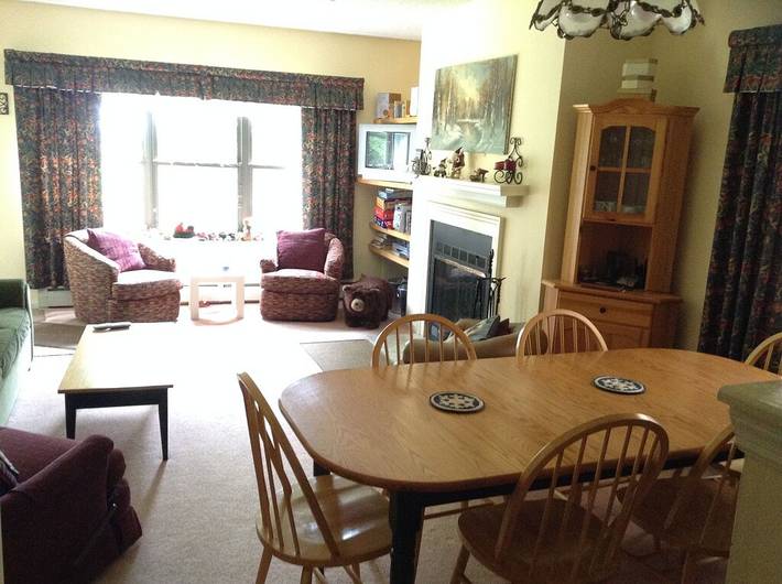 Vacation rental for 10 people, with hot tub and pool as well as yard in Ludlow