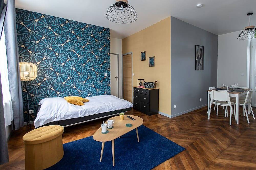 Entire apartment, Apartment-Deluxe-Ensuite-Terrace in Saint-Quentin, Aisne