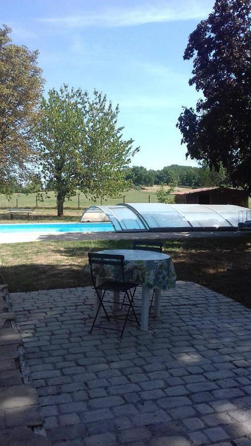 Location de vacances pour 2 personnes, avec piscine et vue ainsi que jardin et terrasse à Sigoulès - 4