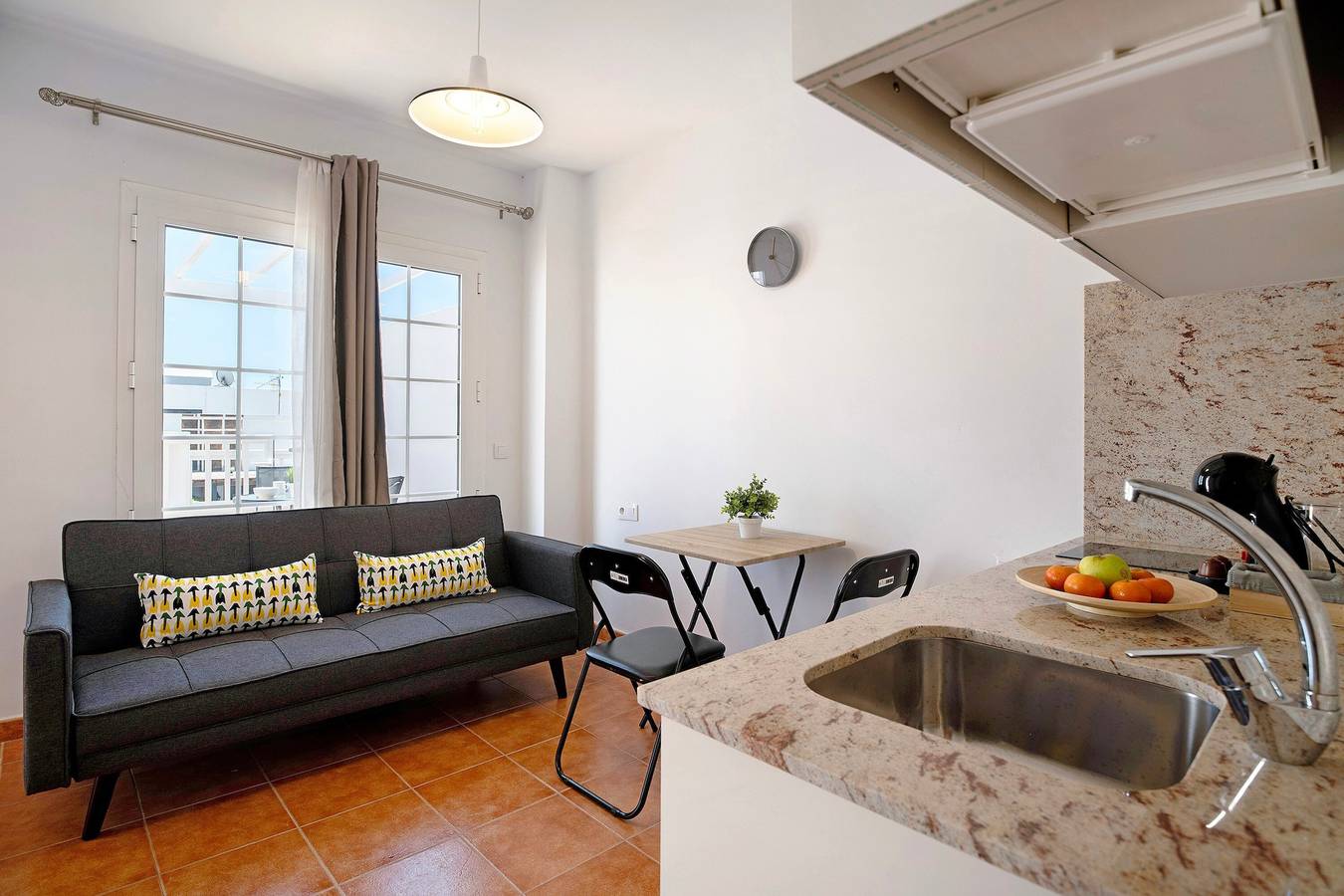 Apartamento entero, Apartamento de vacaciones 'Casita Sabrina, Seaview Terracer' con terraza privada y Wi-Fi in Playa Honda, San Bartolomé