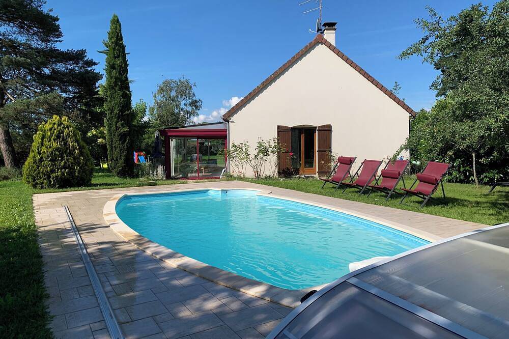Gite 3* les Gourlines with swimming pool, veranda, garage - near Moulins and Le Pal in Avermes, Allier (desambiguación)