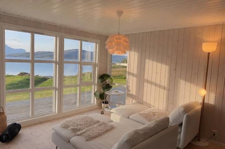 Oceanview Cabin Sleeps 6 - Sauna - Private Terrace in Straumsjøen, Bø (Vesterålen)