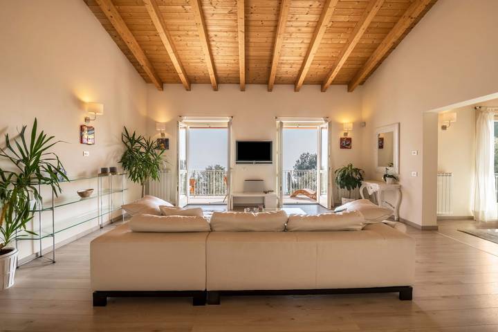 Appartamento vacanze per 5 persone, con vista lago e giardino nonché balcone - 1