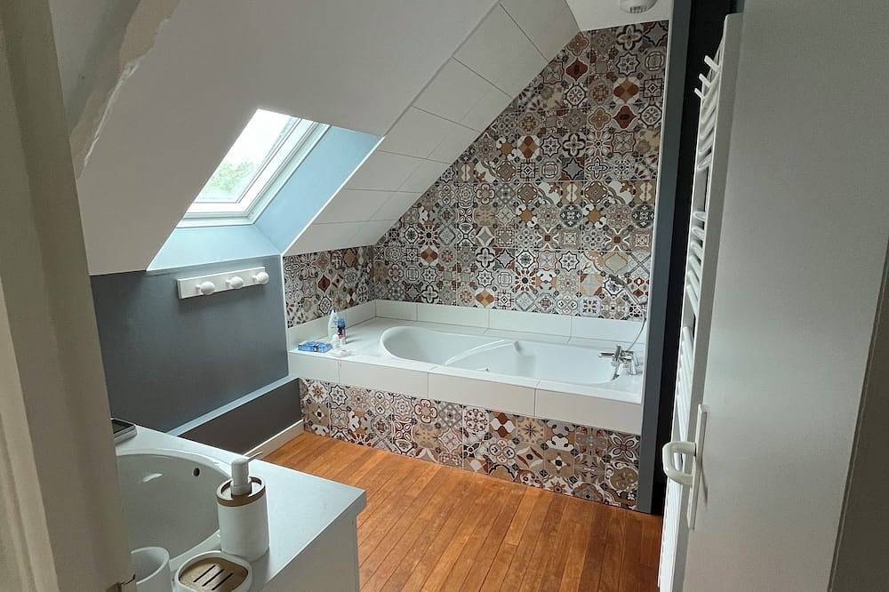 Between sea and countryside: charming house & jacuzzi in Guérande, Côte de Jade