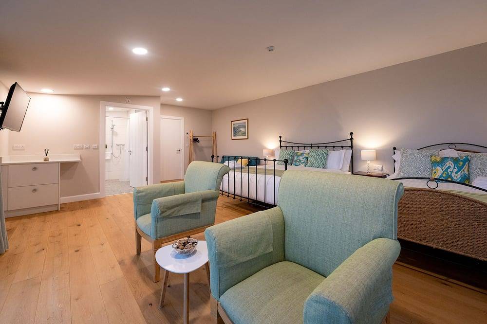 Luxury Villa, Six En-suite Bedrooms, Paved Path to Sea, Personalised Service. in County Sligo