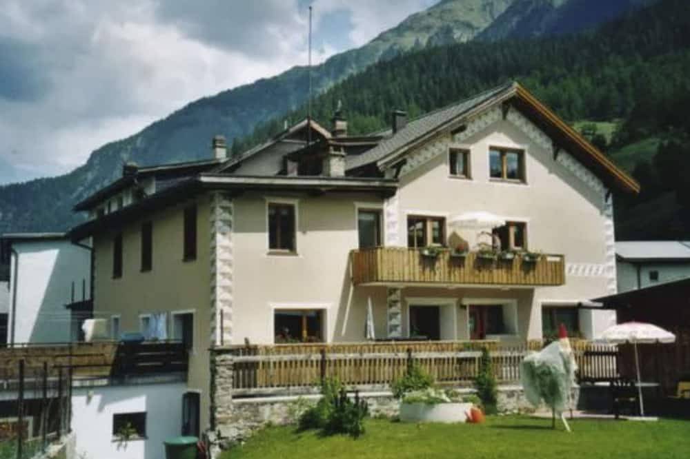 Ganze Wohnung, Chasa Clavuot, (Zernez) in Zernez, Unterengadin