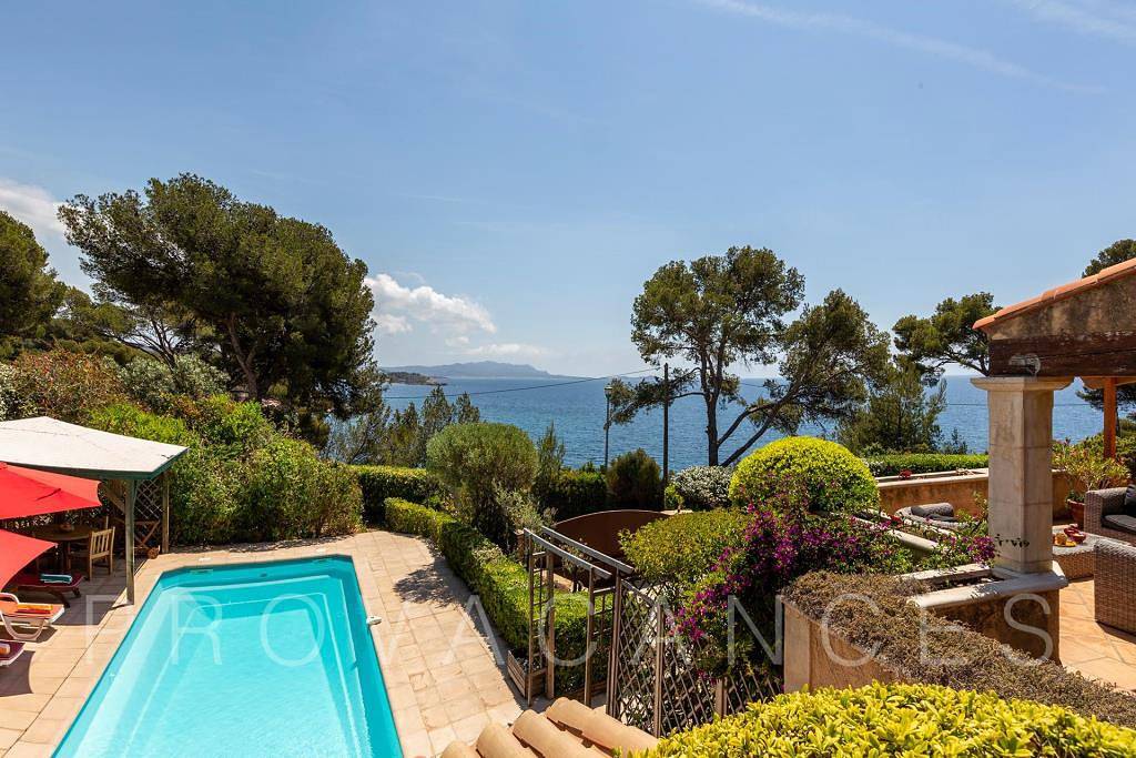 Holiday house with stunning sea views and pool in Bandol in Bandol, Region de Toulon