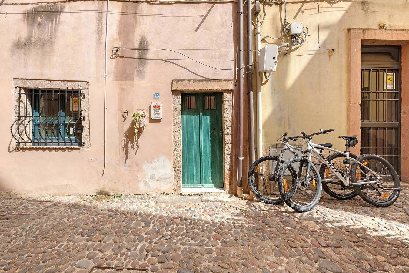 Romeo & Giulietta Rooms: Doppelzimmer im historischen Zentrum von Bosa in Bosa, Planargia