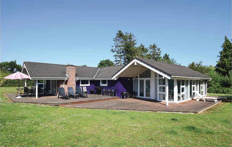 Ferienhaus für 10 Personen, mit Terrasse und Whirlpool sowie Pool und Sauna auf Langeland