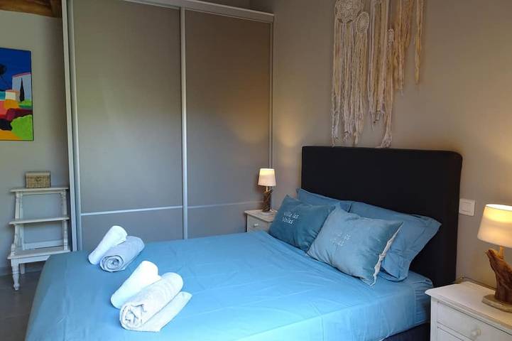 Location de vacances pour 8 personnes, avec terrasse ainsi que jardin et jacuzzi, animaux acceptés dans Plage de Vardiola - 4