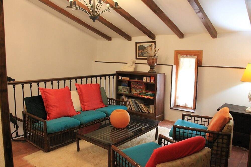 House with pool, garden, incredible views and well located. in Segura de la Sierra, Sierras de Cazorla and Segura Natural Park
