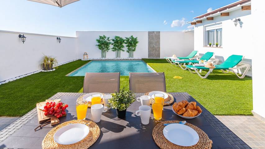 Chalet para 4 personas, con Balcón/Terraza y Piscina en Nerja