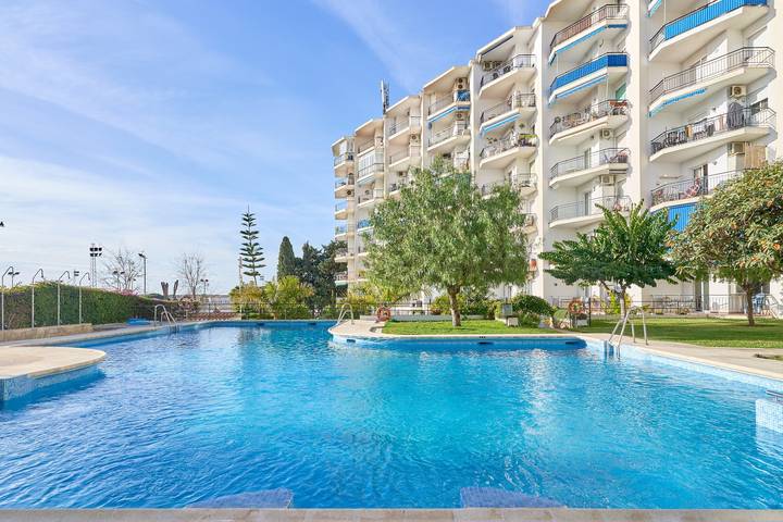 Entire apartment, Apartment 'Poolside  Nerja' with Mountain View, Wi-Fi and Air Conditioning in Rio Chillar, Nerja