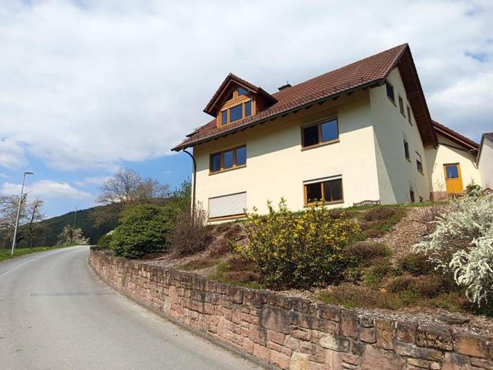 Ferienwohnung für 4 Personen, mit Balkon und Garten in Weilbach