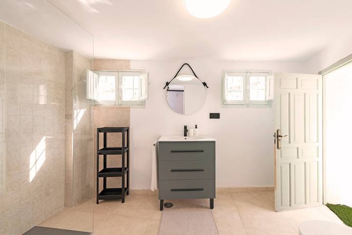 El Patio de Rafaela Country House with Mountain Views, Wi-Fi and Air Conditioning in Venta Baja, Alcaucín