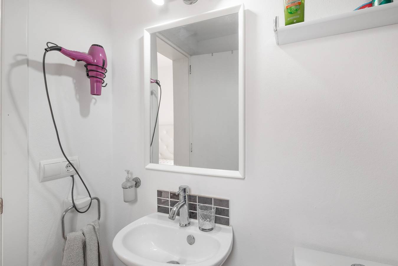 Chambre 'Doble - 4' avec vue montagne, Wi-Fi et climatisation in Platja es Figueral, Santa Eulària des Riu