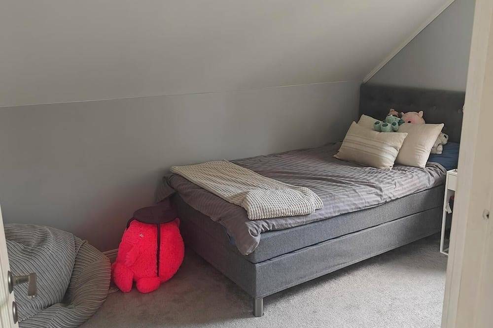 Modern newly built house, 187 sqm with large balcony in Huddinge, Svenska Östersjön