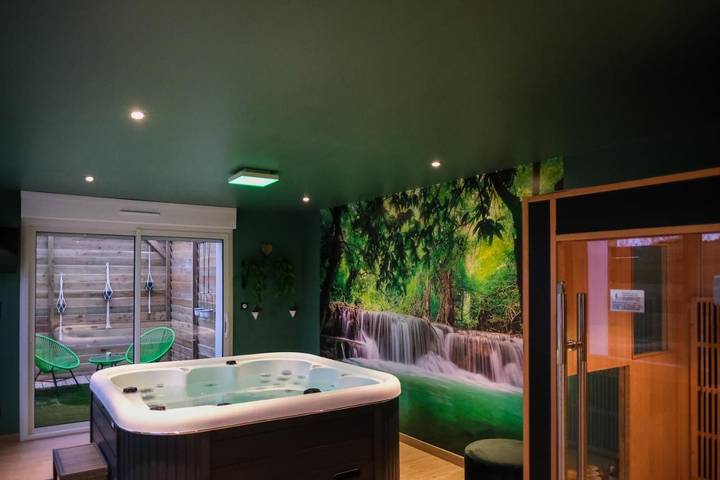 Maison de vacances pour 2 personnes, avec Jacuzzi et Terrasse ainsi que Jardin et Sauna dans Lumbres
