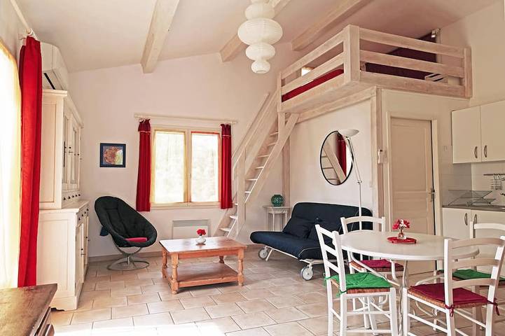 Appartement de vacances pour 4 personnes, avec jardin et terrasse à Uzès