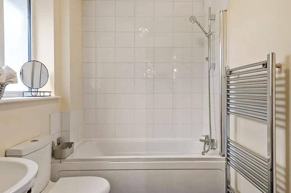 Entire apartment, New Luxury one bedroom apartment close to The Luton Mall, Luton Central Library. in Luton, Chiltern Hills