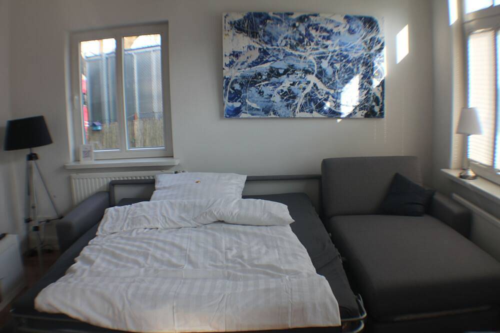 Ganze Wohnung, Ferienwohnung mit Anschluss an Stadien / Innenstadt - Ferienwohnung mit in Pinneberg, Kreis Pinneberg