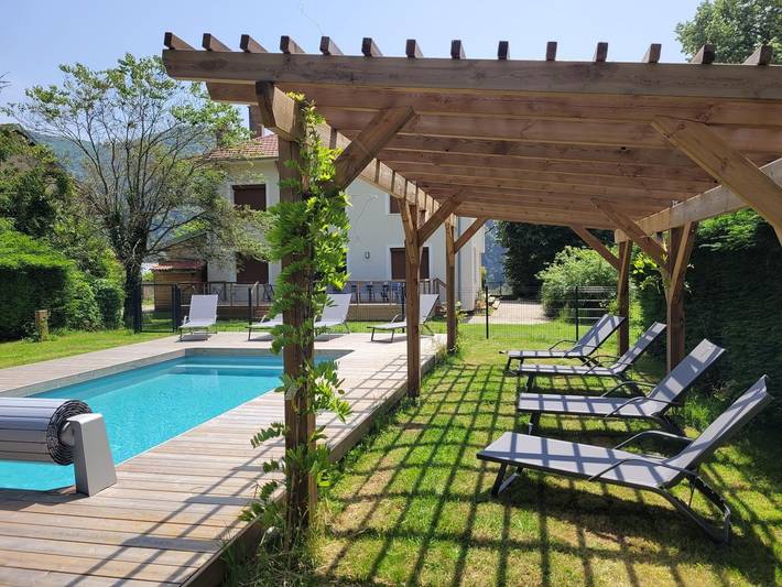 Gîte pour 14 personnes, avec piscine ainsi que jardin et terrasse dans Viaduc de Cize-Bolozon