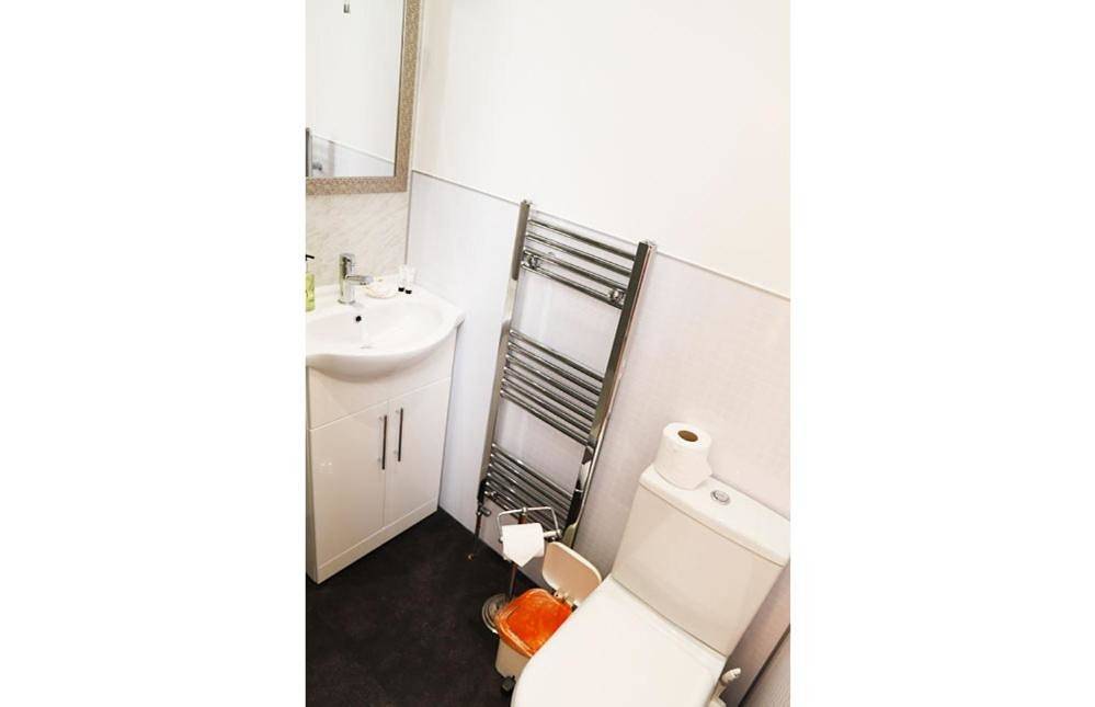 #12 Small Twin Room in Teignmouth, Devon