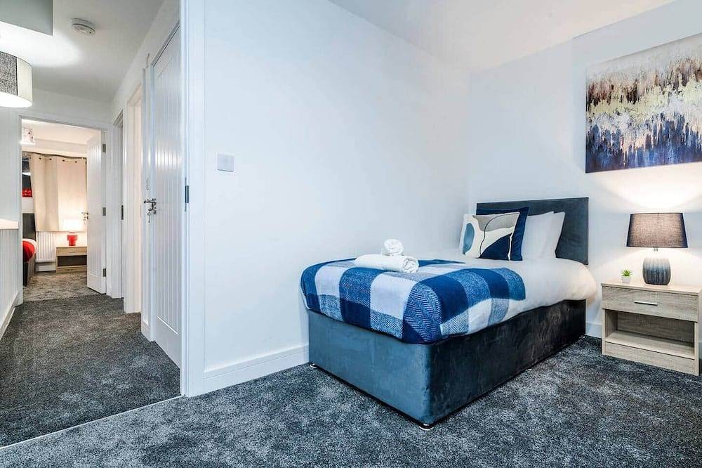 Borage 3Br, Contractors, Wifi, Gatwick, Parking in Crawley, West Sussex