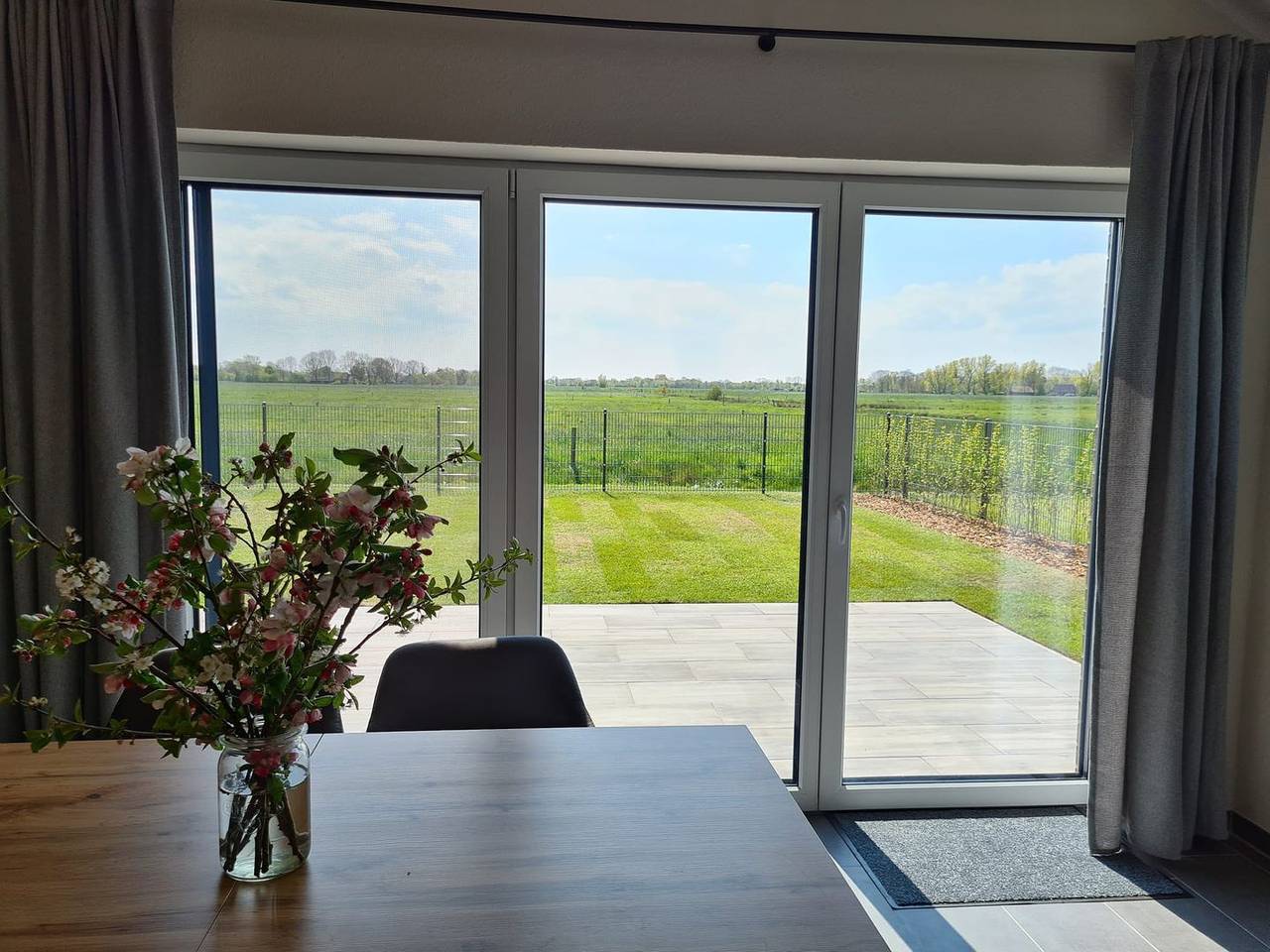 Haus Watt´n Blick – hundefreundliches Ferienhaus mit Weitblick in Sehestedt (Jade), Jade