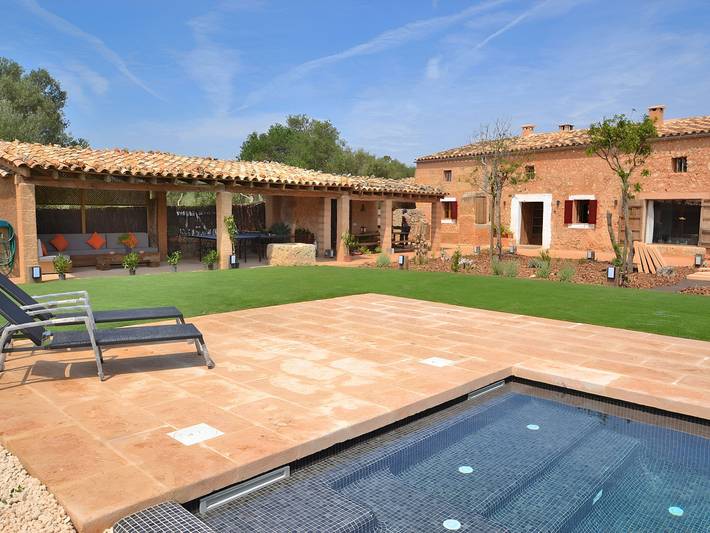 Gîte pour 6 personnes, avec Terrasse ainsi que Jardin et Piscine à El Arenal