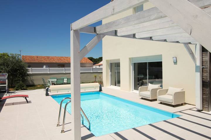 Chalet para 11 personas, con jardín y piscina - 1