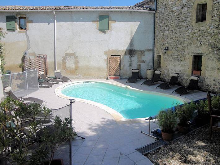 Gîte pour 6 personnes, avec terrasse ainsi que jardin et piscine à Montaren-et-Saint-Médiers - 4