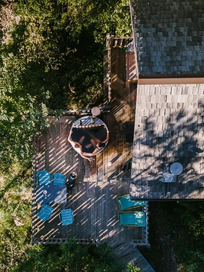 Hotel para 4 personas, con jacuzzi y terraza además de jardín y sauna - 1
