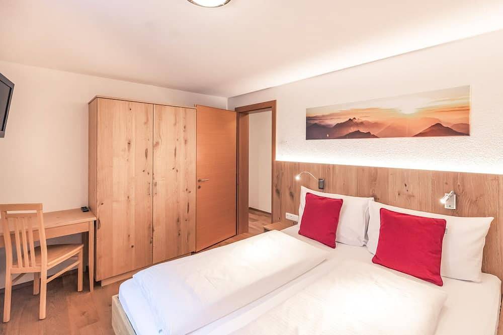 Ganze Wohnung, Haus Rothorn, Appartement Höfer für 8 Personen mit eigener Sonnenterrasse in Schröcken, Bregenzerwald