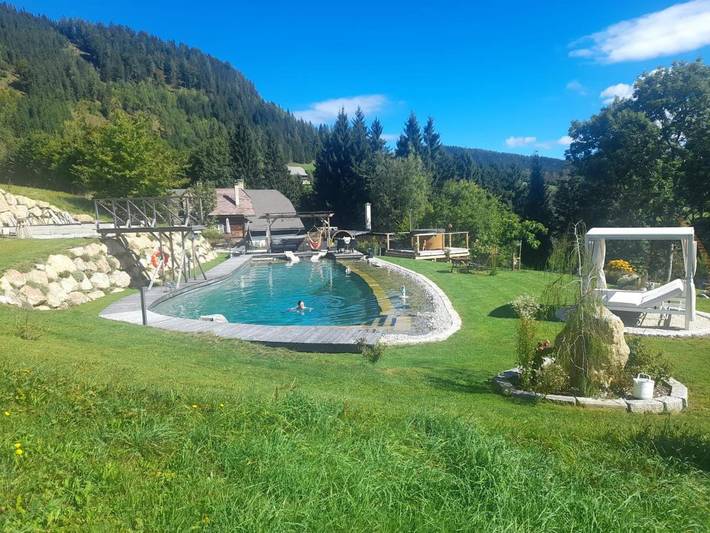 Ferienhaus für 4 Personen, mit Balkon und Whirlpool sowie Terrasse und Garten in Hochsteiermark