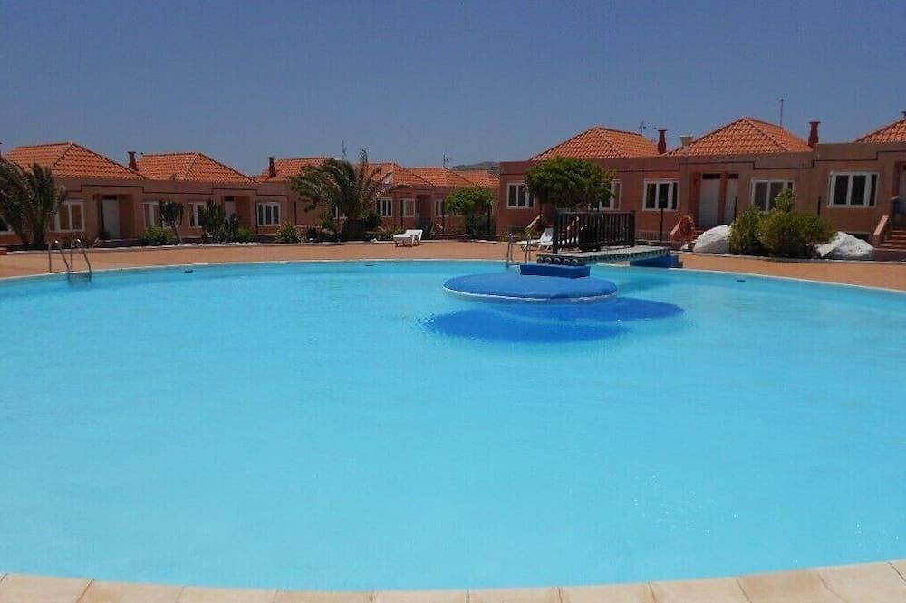 Spacious 3 bed/2 bath house, on a gated complex, Fibre Wifi. Two communal pools. in Costa de Antigua, Antigua