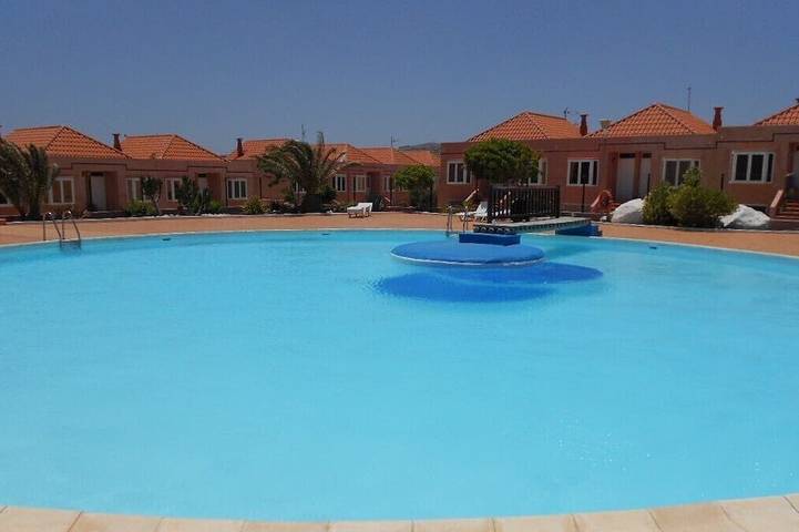 Ferienhaus für 6 Personen, mit Balkon und Pool - 1