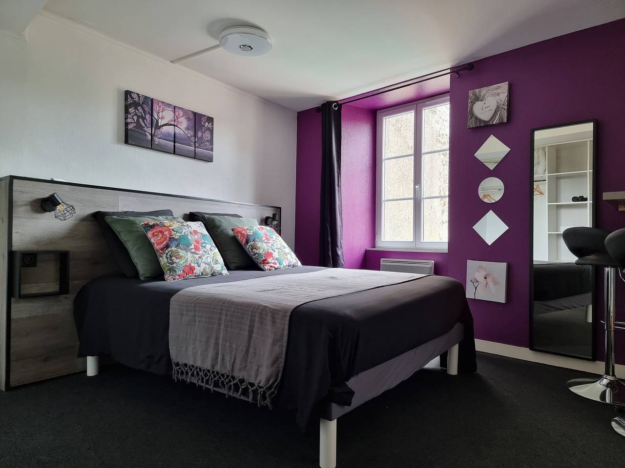 Chambre d’hôtes « Suite Romantique » avec piscine partagée, terrasse partagée et Wi-Fi in Piégut-Pluviers, Parc naturel régional Périgord-Limousin