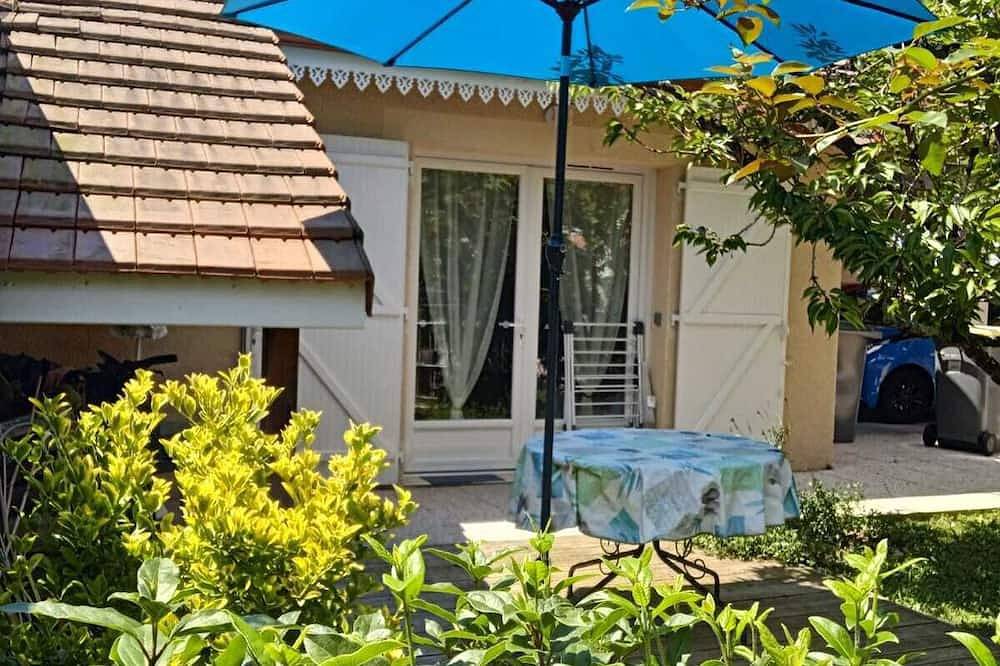 Appartement entier, \"Le Pesquit\" grand studio de 36m2 tout équipé, de plein pied : terrasse privée. in Lescar, Béarn